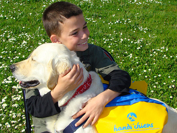 handi-chiens-handicap-association-enfant