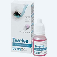 Nettoyer les yeux du chien et chat avec le collyre Twelve